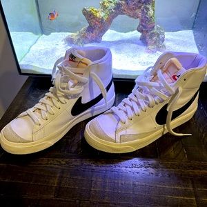 Nike Blazer Mid 77 Vintage Sneakers Shoes - Women’s 7.5